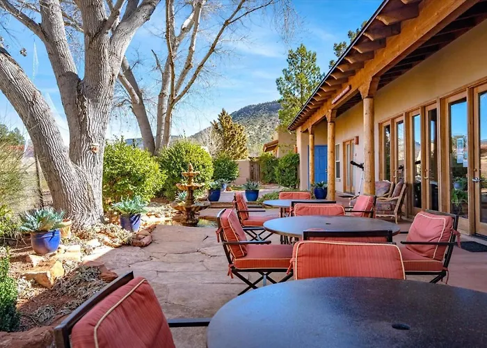Hotel Vaquero Shared Hot Tub And Breakfast Included