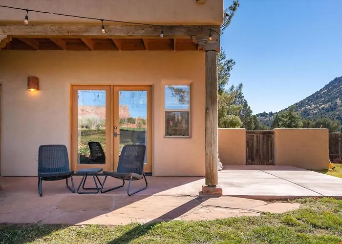Hotel Vaquero Shared Hot Tub And Breakfast Included